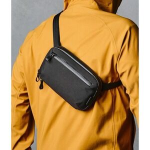 ALPAKA Elements Tech Case Mini Sling Crossbody Sling Bag Solid Black New NWT